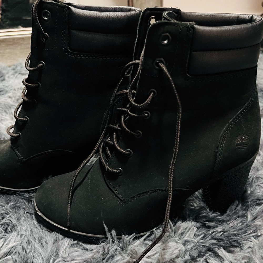 Women’s timberland boots 7